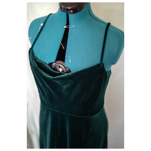 CLEARANCE Green Velvet Cowl Maxi Dress - Junior's Large - Picture 2 of 4
